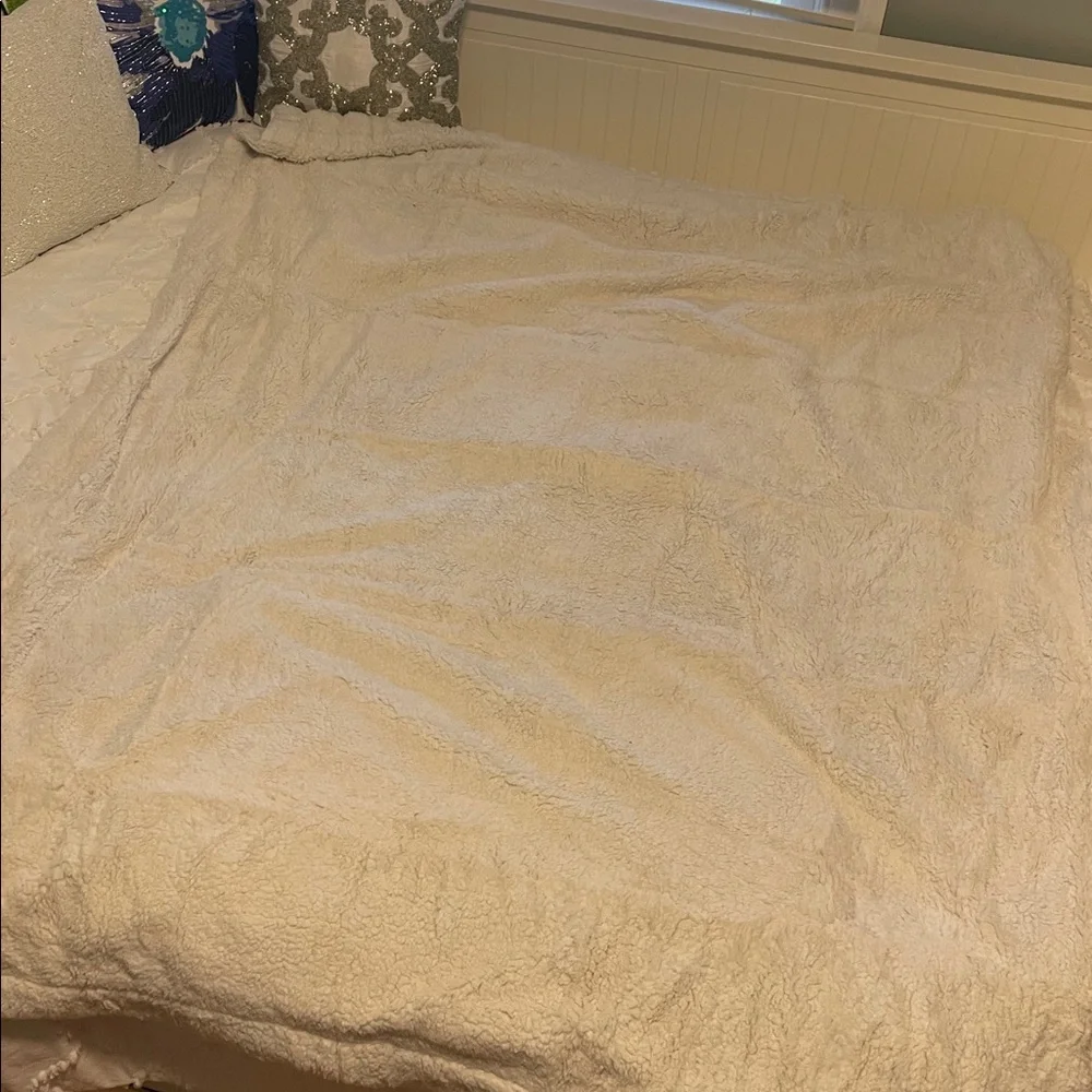 Spider-Man cozy three-dimensional Sherpa blanket throw 50” x 60” NWT